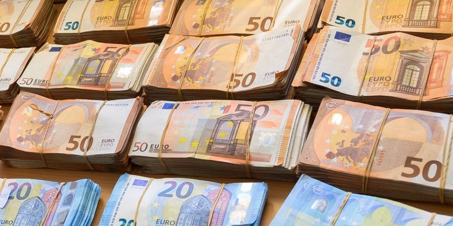 Rund 100.000 Geldwäsche-Verdachtsmeldungen wurden bei der FIU noch nicht bearbeitet.