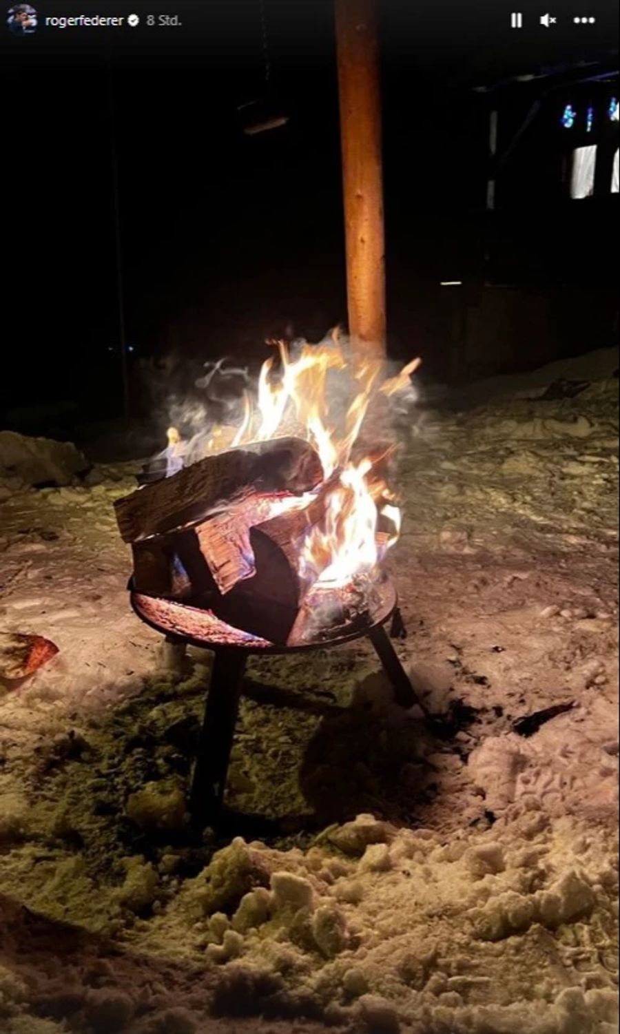 Den Abend lässt man am gemütlichen Feuer ausklingen.