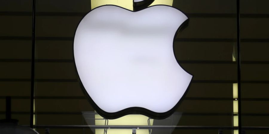 Apple könnte laut einem Medienbericht in einer Abkehr von der bisherigen Strategie Mac-Computer mit einem Touchscreen auf den Markt bringen. Der Konzern peile in Überlegungen das Jahr 2025 dafür an, schrieb der Finanzdienst Bloomberg in der Nacht zum Donnerstag. (Archivbild)