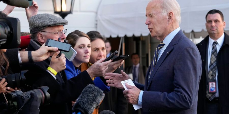 US-Präsident Joe Biden im Gespräch mit Journalisten.
