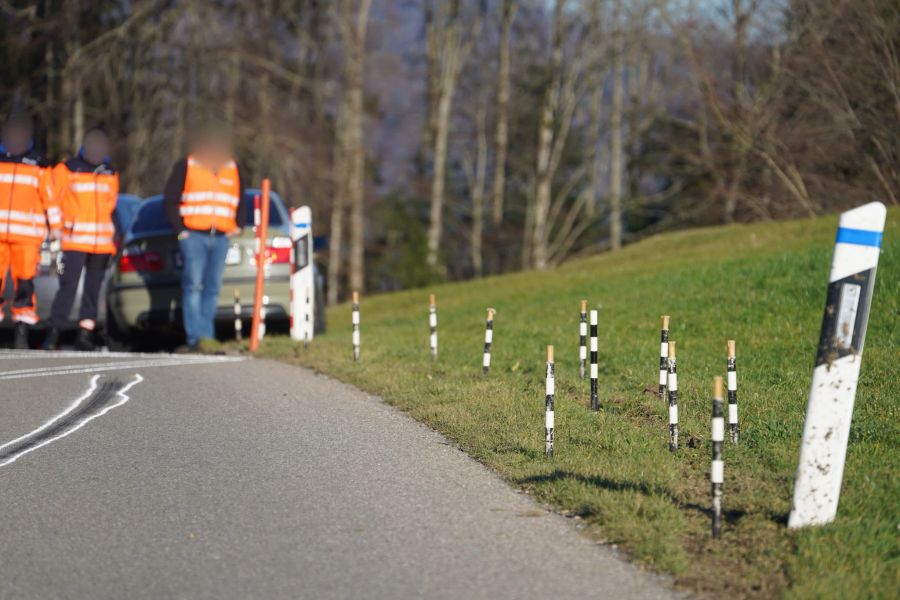 Die Strasse musste in beide Richtungen gesperrt werden.