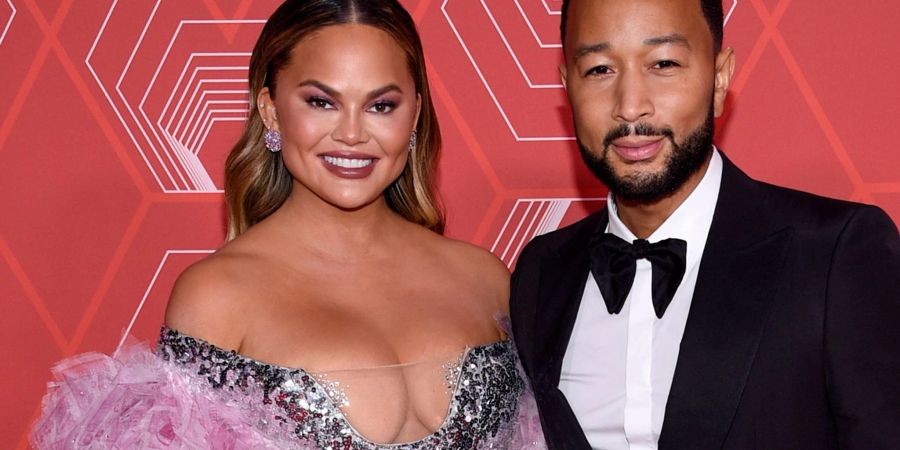 Chrissy Teigen und John Legend freuen sich über die kleine Esti Maxine Stephens.