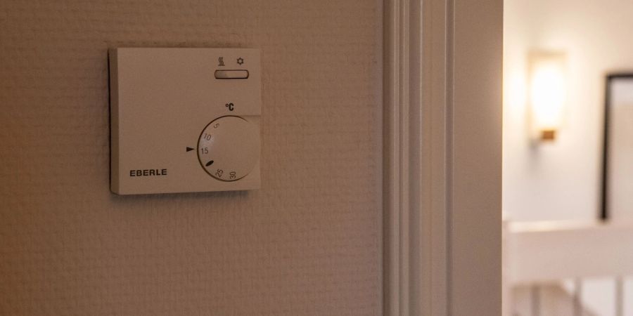 Es lohnt sich finanziell, am Heizthermostat zu drehen. Aber an wirklich kalten Tagen kann das böse Folgen haben.