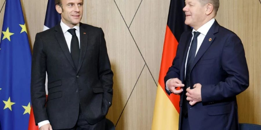 Emmanuel Macron (l.) und Olaf Scholz