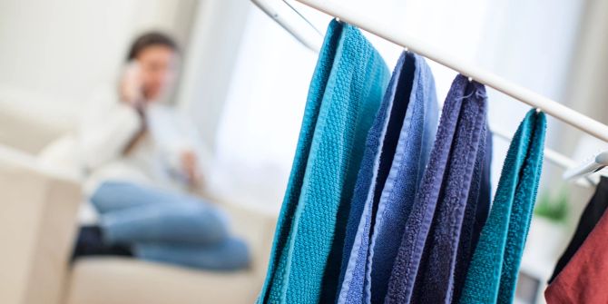 Handtuch Wäscheständer Wohnzimmer Person