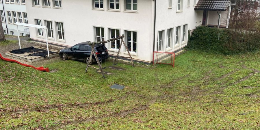 Die Alkoholisierte Lenkerin landete auf einem Spielplatz in Sulz.