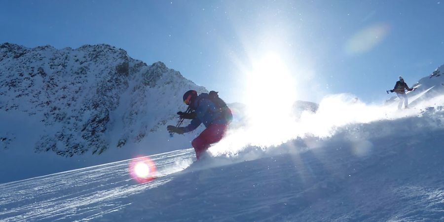 ARCHIV - Das Österreichische Kuratorium für Alpine Sicherheit appelliert an die Eigenverantwortung der Skifahrer. Foto: Florian Sanktjohanser/dpa-tmn/Archiv