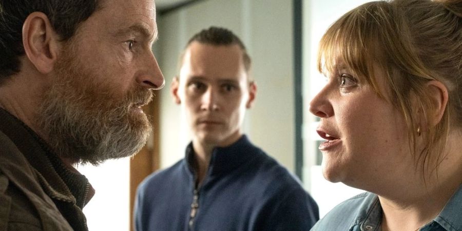 «Tatort: Du bleibst hier»: Peter Faber (Jörg Hartmann, li.) gerät mit Rosa Herzog (Stefanie Reinsperger) und Jan Pawlak (Rick Okon) aneinander.