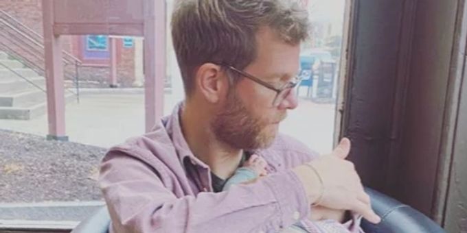 Leihmutterschaft - SRF-Borer gibt Einblick in seinen Baby-Alltag