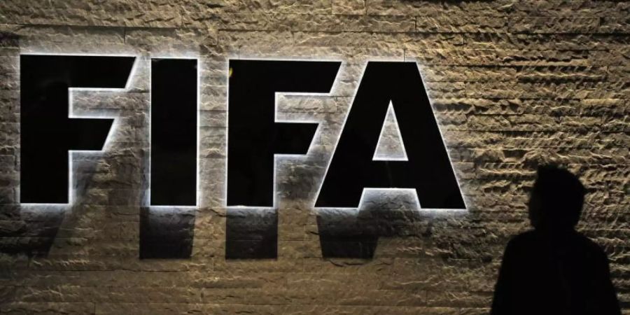 Die FIFA hat den italienischen Erstligisten Spezia Calcio mit einem Transferverbot belegt. Foto: Steffen Schmidt/KEYSTONE FILE/dpa