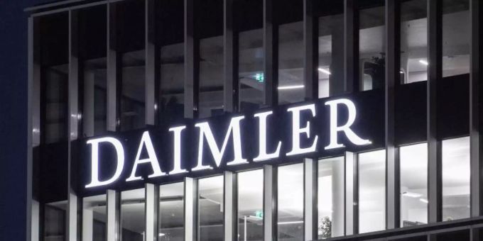 Bis Ende Juni verdiente Daimler netto 7,9 Milliarden Euro, nachdem im Vorjahreszeitraum ein Verlust von 1,9 Milliarden angefallen war. Foto: Marijan Murat/dpa Bis Ende Juni verdiente Daimler netto 7,9 Milliarden Euro, nachdem im Vorjahreszeitraum ein Verlust von 1,9 Milliarden angefallen war. Foto: Marijan Murat/dpa