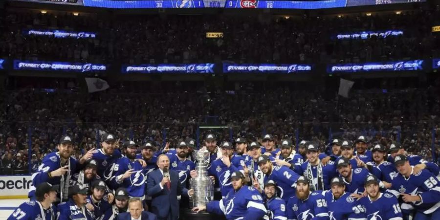 Die Tampa Bay Lightning feiern den NHL-Titel. Foto: Bruce Bennett/AP Pool/dpa