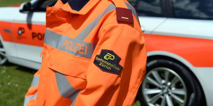 Die Kantonspolizei Zürich musste eingreifen und hat den Mann verhaftet.