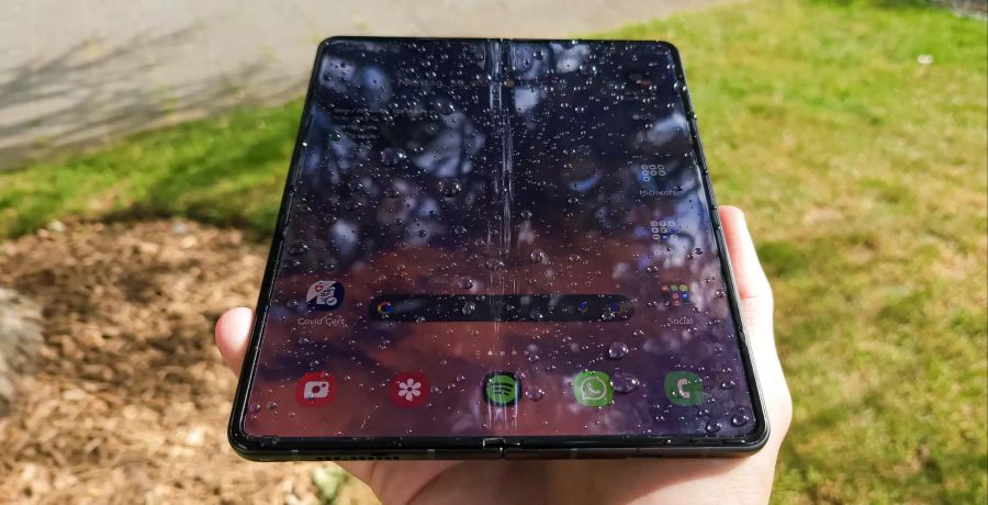 Galaxy Z Fold3 Wasser