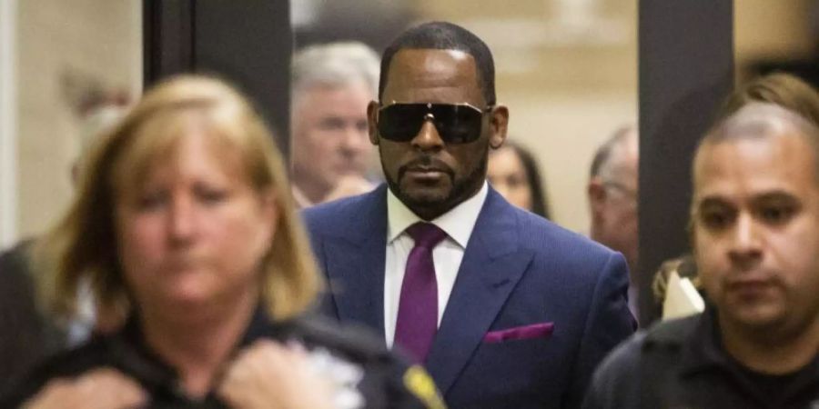 R. Kelly sitzt seit Sommer 2019 im Gefängnis. Foto: Ashlee Rezin/Chicago Sun-Times/AP/dpa