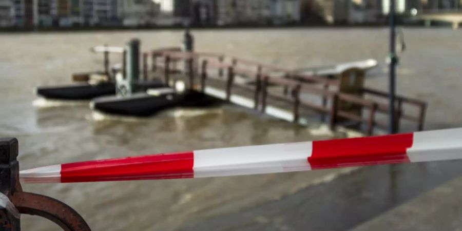 Absperrband Rhein