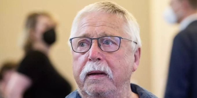 Liedermacher Wolf Biermann nimmt am Festakt zur Übergabe des Archivs des Liedermachers und Dichters Wolf Biermann an die Staatsbibliothek zu Berlin teil. Foto: Bernd von Jutrczenka/dpa Liedermacher Wolf Biermann nimmt am Festakt zur Übergabe des Archivs des Liedermachers und Dichters Wolf Biermann an die Staatsbibliothek zu Berlin teil. Foto: Bernd von Jutrczenka/dpa