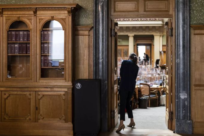 Bei einem Ja zur 99%-Initiative müsste das Parlament noch viele Details klären. Das wird von den Gegnerinnen und Gegner kritisiert. 99%-Initiative Parlament
