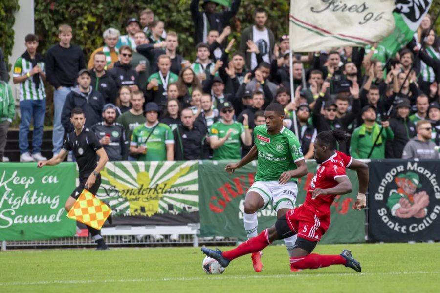 St.Gallens Kwadwo Duah (l.) im Spiel gegen Chênois.