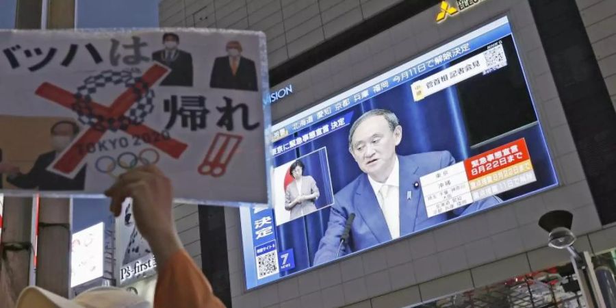 Japans Premierministers Yoshihide Suga steht bei der Bevölkerung in der Kritik. Foto: ---/Kyodo/dpa