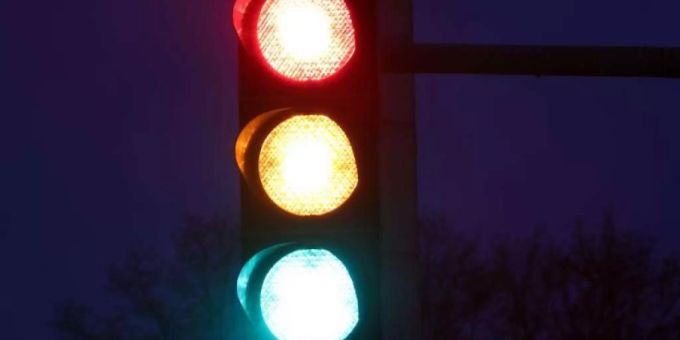In China missachtete eine Frau 49 rote Ampeln, um sich an ihrem Ex-Freund zu rächen. ampel