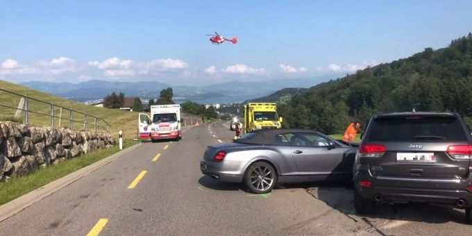 Feusisberg: Sechs Verletzte nach Verkehrsunfall mit vier beteiligten Personenwagen feusisberg