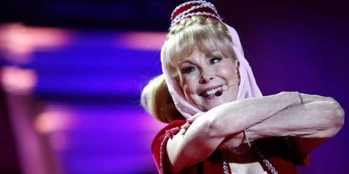 Barbara Eden beim Life Ball als Jeannie auf der Bühne (2019). Foto: Herbert Neubauer/APA/dpa Barbara Eden beim Life Ball als Jeannie auf der Bühne (2019). Foto: Herbert Neubauer/APA/dpa