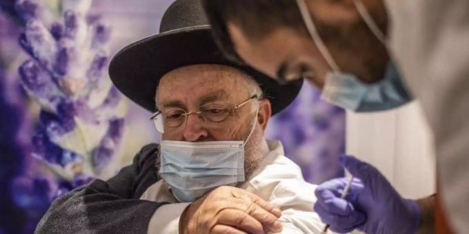 Israel reagiert auf die Omikron-Variante mit der Handy-Überwachung von Corona-Patienten und deren Kontakte. Corona Israel