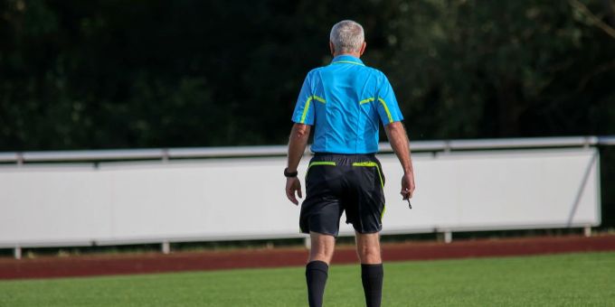 Die italienische Regierung billigt eine Regelung zum Schutz der Fussball-Schiedsrichter. (Symbolbild) Fussball