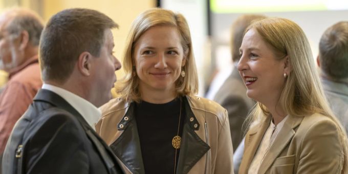 Esther Keller, Basler Regierungsrätin und Baudirektorin (Bildmitte), an der 51. Delegiertenversammlung der GLP in Rheinfelden, am Samstag 25. März 2023. (KEYSTONE/Georgios Kefalas) esther keller