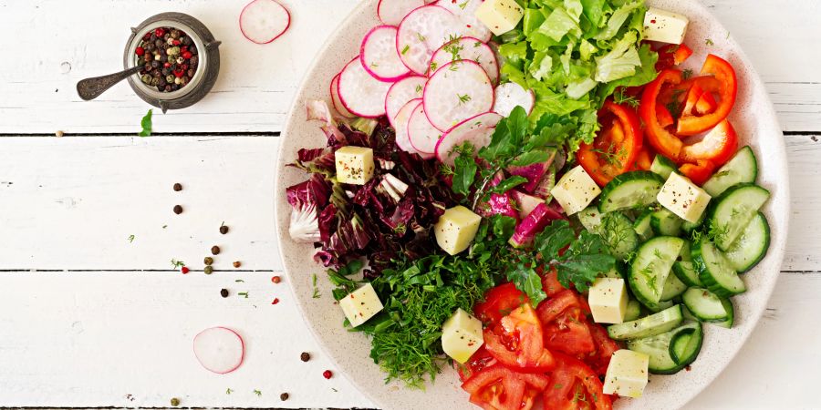 Frischer Salat schmeckt noch besser, wenn der Salat aus dem eigenen Garten kommt.