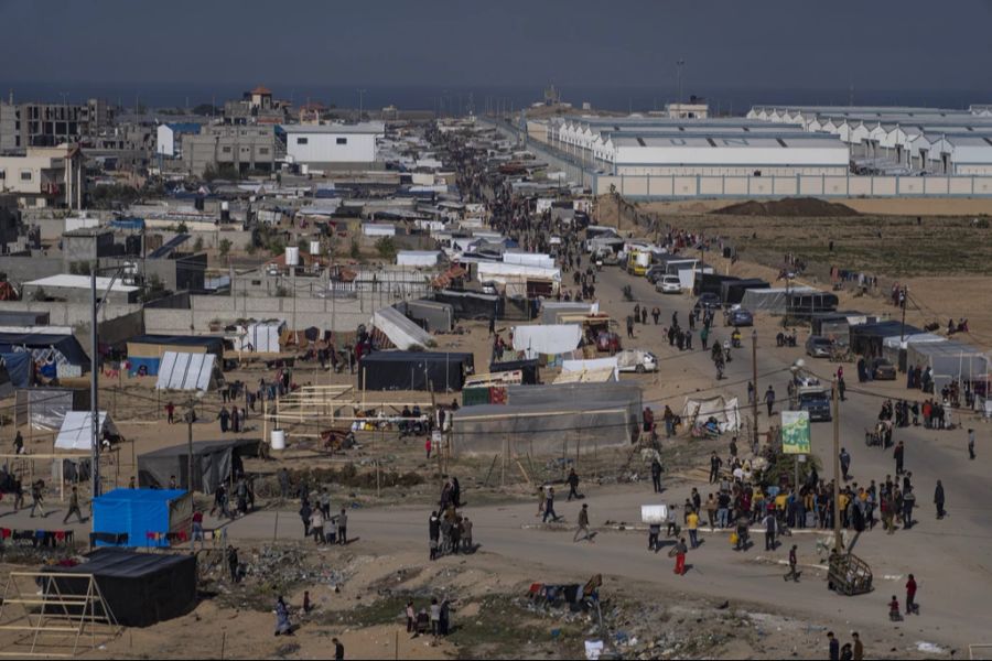 Laut dem Nahost-Experten Andreas Böhm habe Israel das Gebiet im südlichen Gazastreifen unterteil und dazu eine elektronische Karte verteilt.