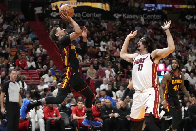 Atlantas Trae Young (l.) befindet sich in der NBA aktuell in Topform. Trae Young NBA