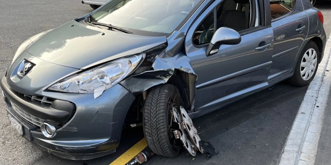 Berneck SG: Unfall mit entwendetem Auto in alkoholisiertem Zustand. Berneck SG