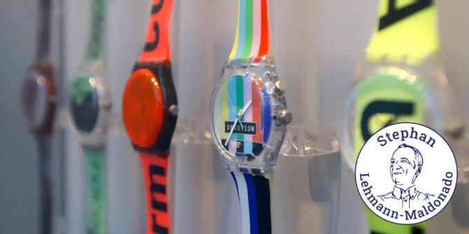 Für jedes Jahr eine trendige Uhr: Wer eine Swatch-Aktie erwirbt, darf sich auf eine attraktive Naturaldividende freuen, verrät nau.ch-Finanzexperte Stephan Lehmann-Maldonado. Finanzen