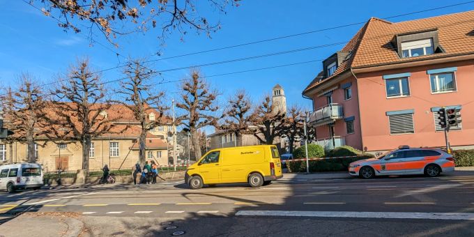 Beim Schulhaus Munzinger in Bern kam es zu einem Polizeieinsatz. Schulhaus Munzinger