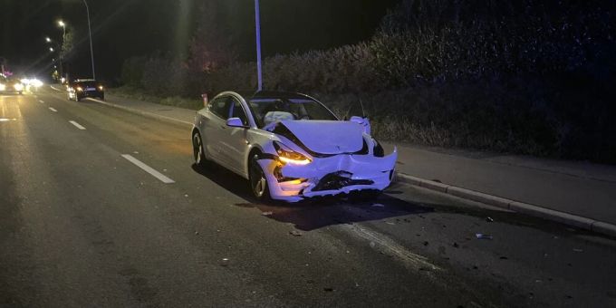 Beinwil am See AG - Auto wird bei Kollision auf Gleise geschleudert