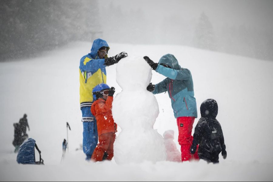 Oberhalb von 400 Meter über Meer werden 8 bis 15 Zentimeter Schnee erwartet.