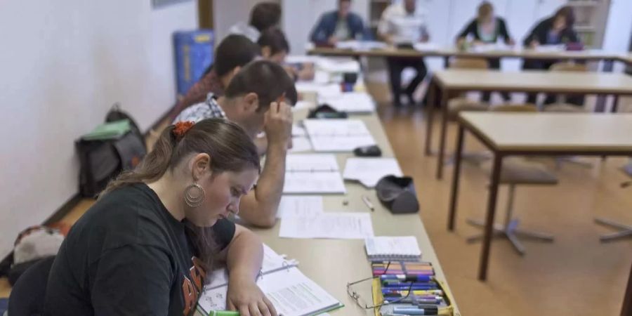 Gemäss dem Arbeitgeberverband machen dieses Jahr mehr Jugendliche nach der Schule ein Zwischenjahr.