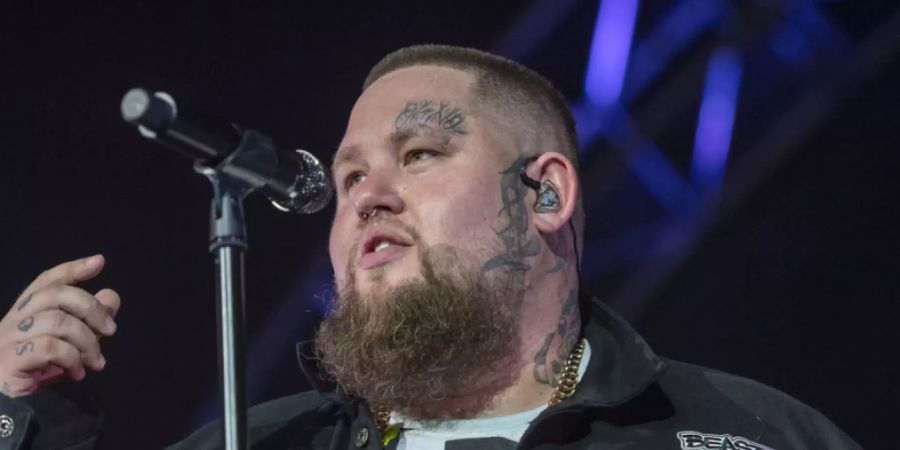 Der britische Soul-Sänger Rag'n'Bone Man kann aufgrund der aktuellen Pandemiebestimmungen nicht am Montreux Jazz Festival auftreten.