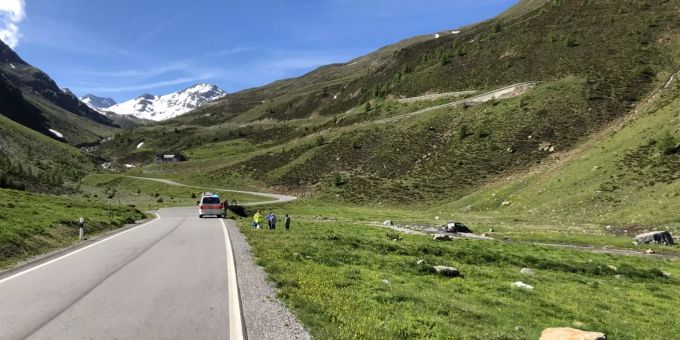 Auf der Via Umbrail in Val Müstair ist es zu einer Kollision zwischen einem Auto und einem Radfahrer gekommen.