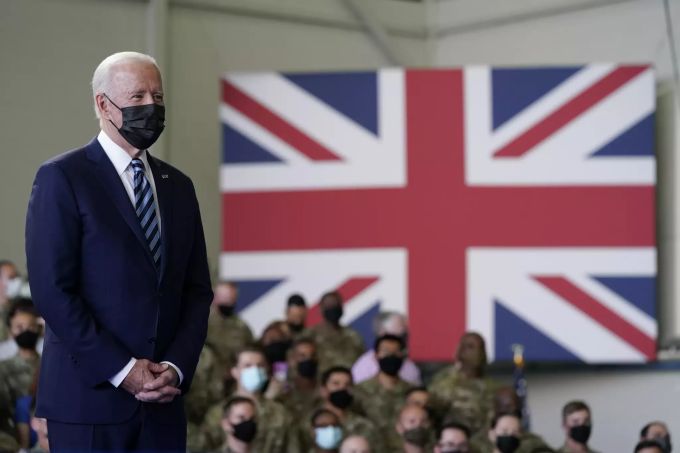 Joe Biden besuchte vor dem G7 noch US-Truppen im Stützpunkt in Suffolk, GB. G7 Back in the Room