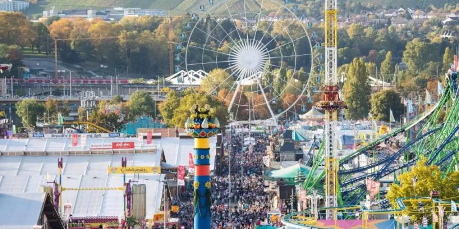 Das Cannstatter Volksfest im Jahr 2019. «Das, was als letztes wieder gehen können wird, ist Party», sagt Jens Spahn. Foto: Tom Weller/dpa