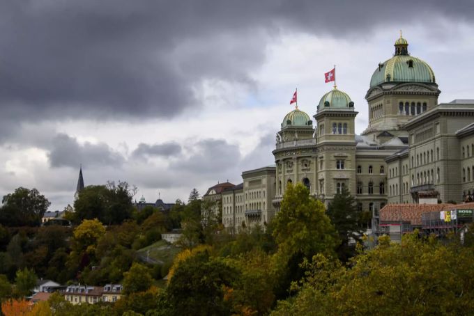 Das Wetter startet bedeckt in die Woche. wetter bundeshaus