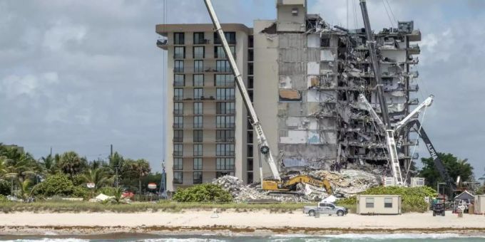 Das eingestürzte Wohnhaus in Miami. miami