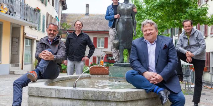 Die Gruppe im Graben v.l.: Andreas Stettler, Martin Schaffner, Nicole Trotter, Wolfgang Niklaus, Klaus Kaiser. Graben