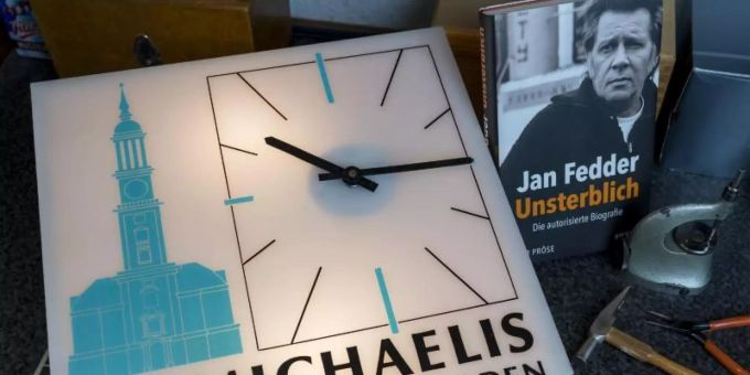 Eine Küchenuhr aus dem Nachlass des 2019 gestorbenen Hamburger Schauspielers Jan Fedder. Foto: M. Ferraz/St. Michaelis/dpa Eine Küchenuhr aus dem Nachlass des 2019 gestorbenen Hamburger Schauspielers Jan Fedder. Foto: M. Ferraz/St. Michaelis/dpa
