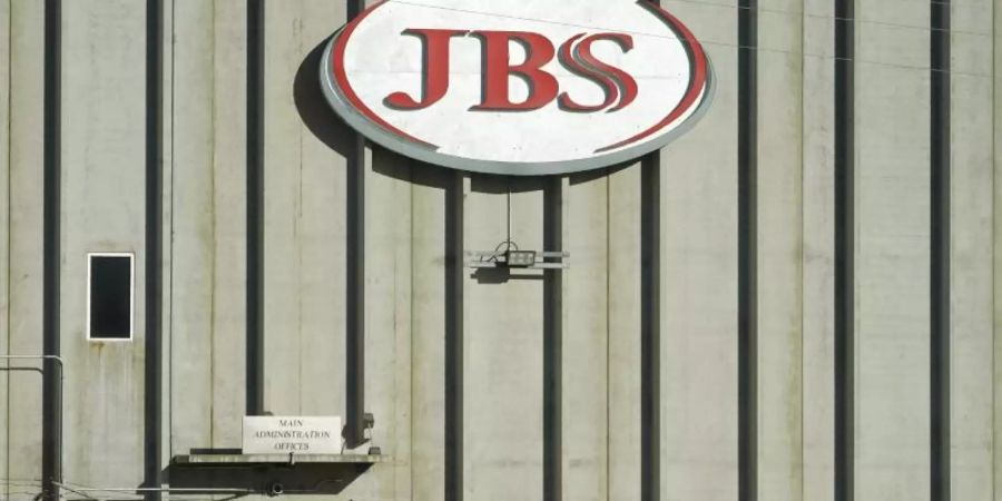 Ein Cyberangriff auf den weltgrössten Fleischkonzern JBS hat grosse Teile der Produktion in Nordamerika und Australien lahmgelegt. Foto: David Zalubowski/AP/dpa/Archivbild