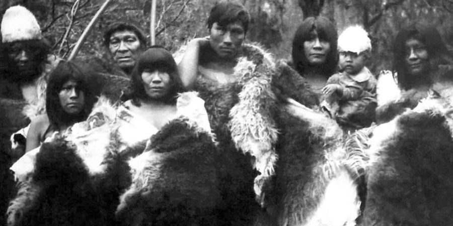 Eingeborene von Cordova zwischen 1906 und 1915 am Copper River in Alaska in einer Szene der Dokumentation «Rottet die Bestien aus!». Foto: Library of Congress/Prints&Photographs Division/Arte