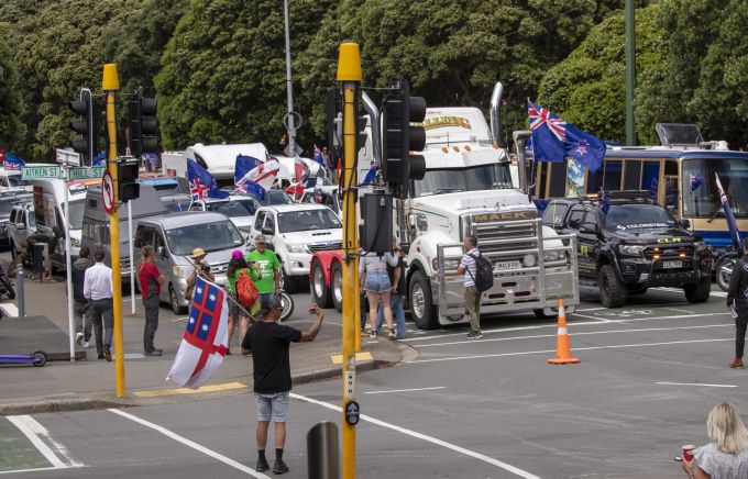 Hunderte Impfgegner blockieren in Neuseeland die Strasse zum Parlament. Neuseeland Protest